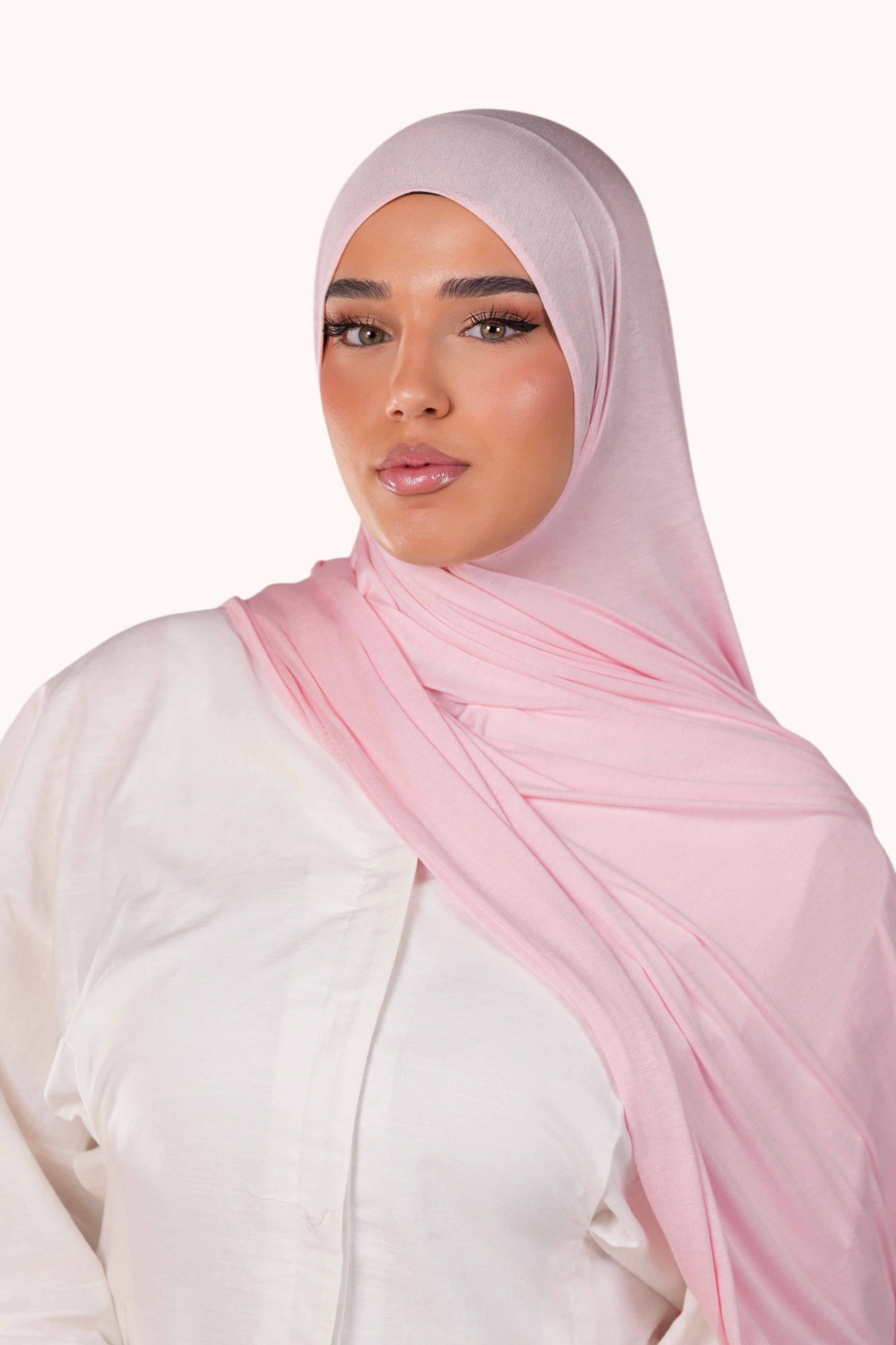Bambus-Jersey mit Erdbeer-Design von Losyana.Shop, weiches Stoffmuster, ideal für bequeme Kleidung, detailreiche Textur sichtbar