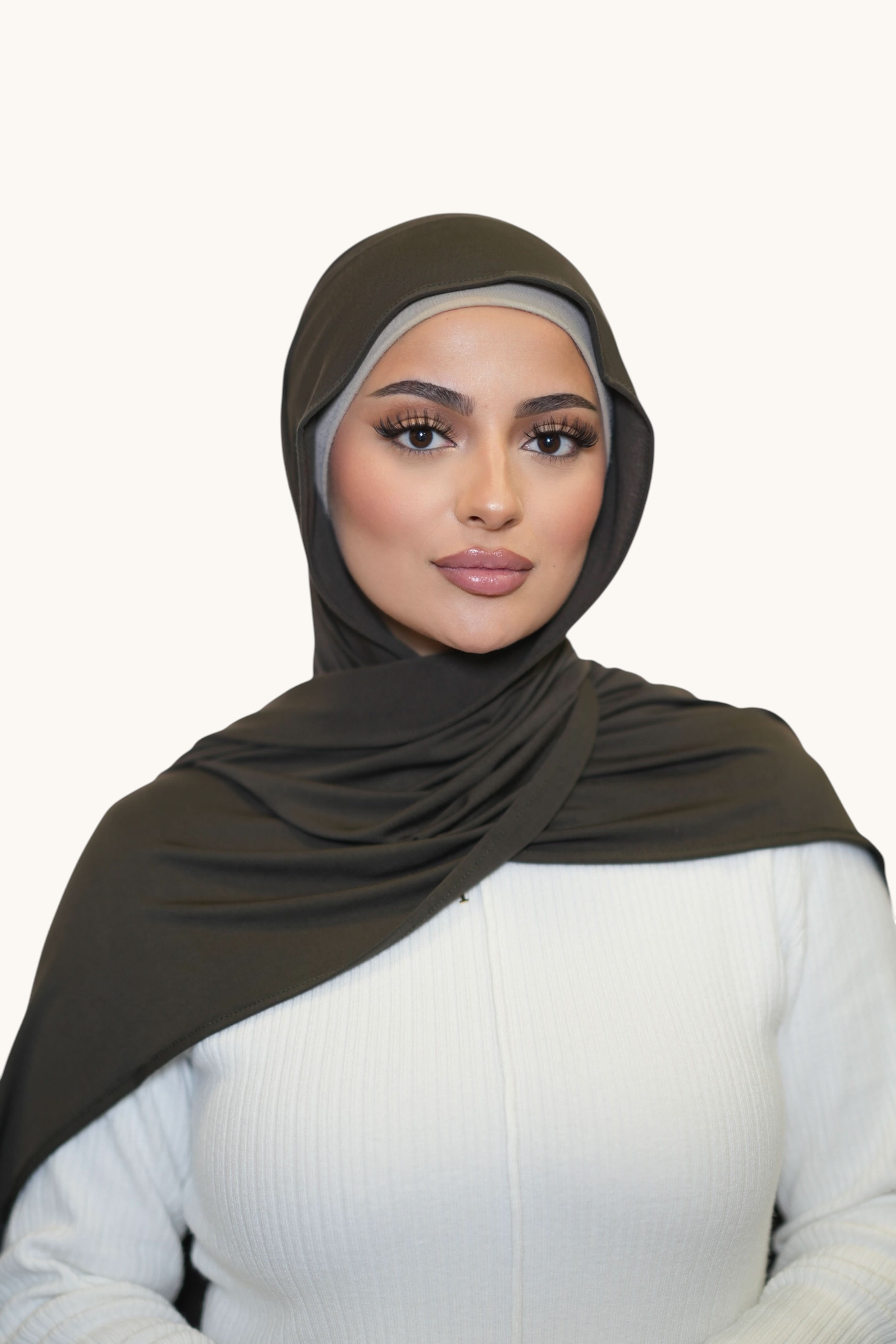 Hellgrüner Vela Jersey Hijab von Losyana.Shop, weiche Stoffe, bequemes Design, ideal für den Alltag.