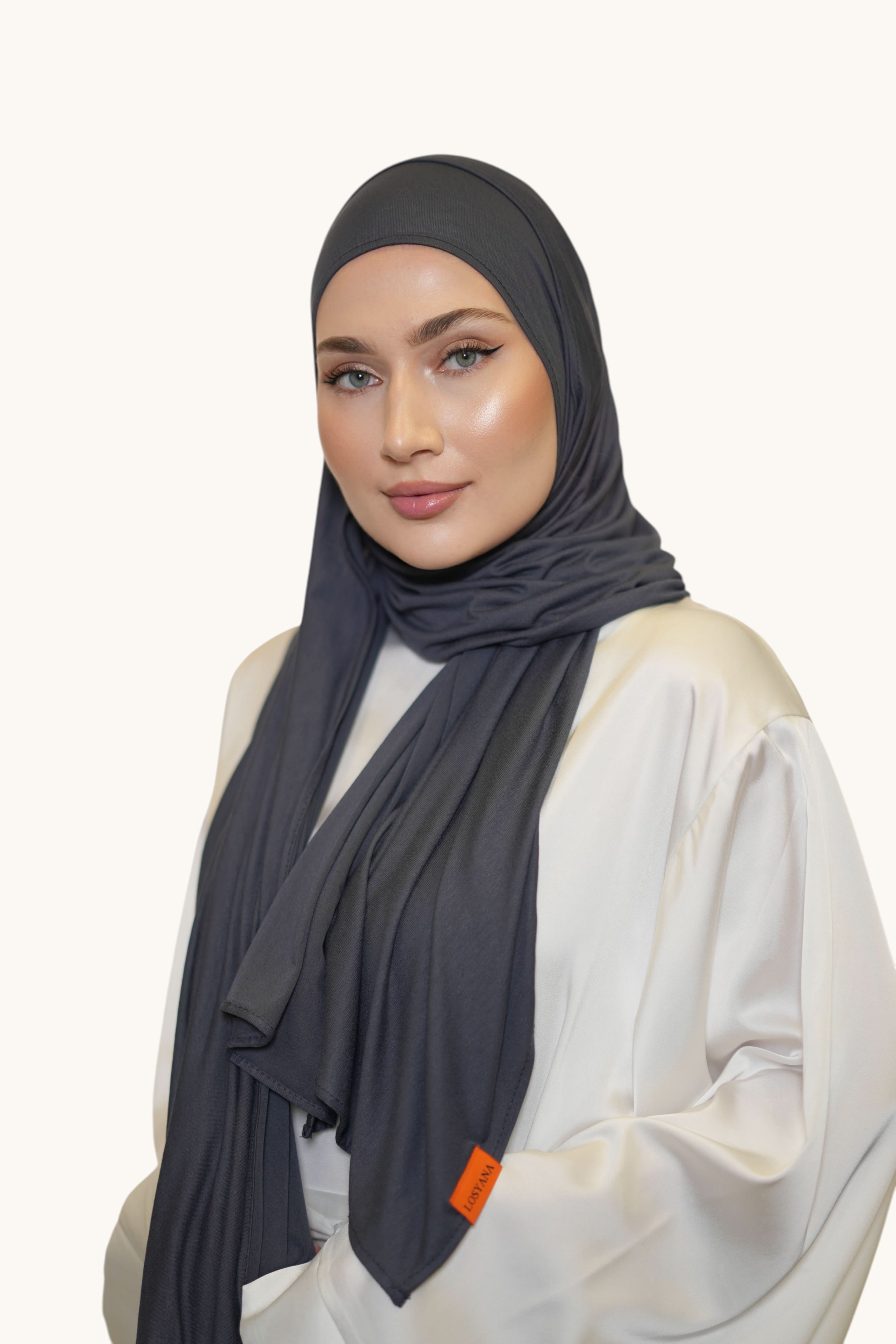 Nachtgrauer Losyana.Shop Hijab aus Jersey, weich und bequem, mit lockerer Passform und stilvollem Design.