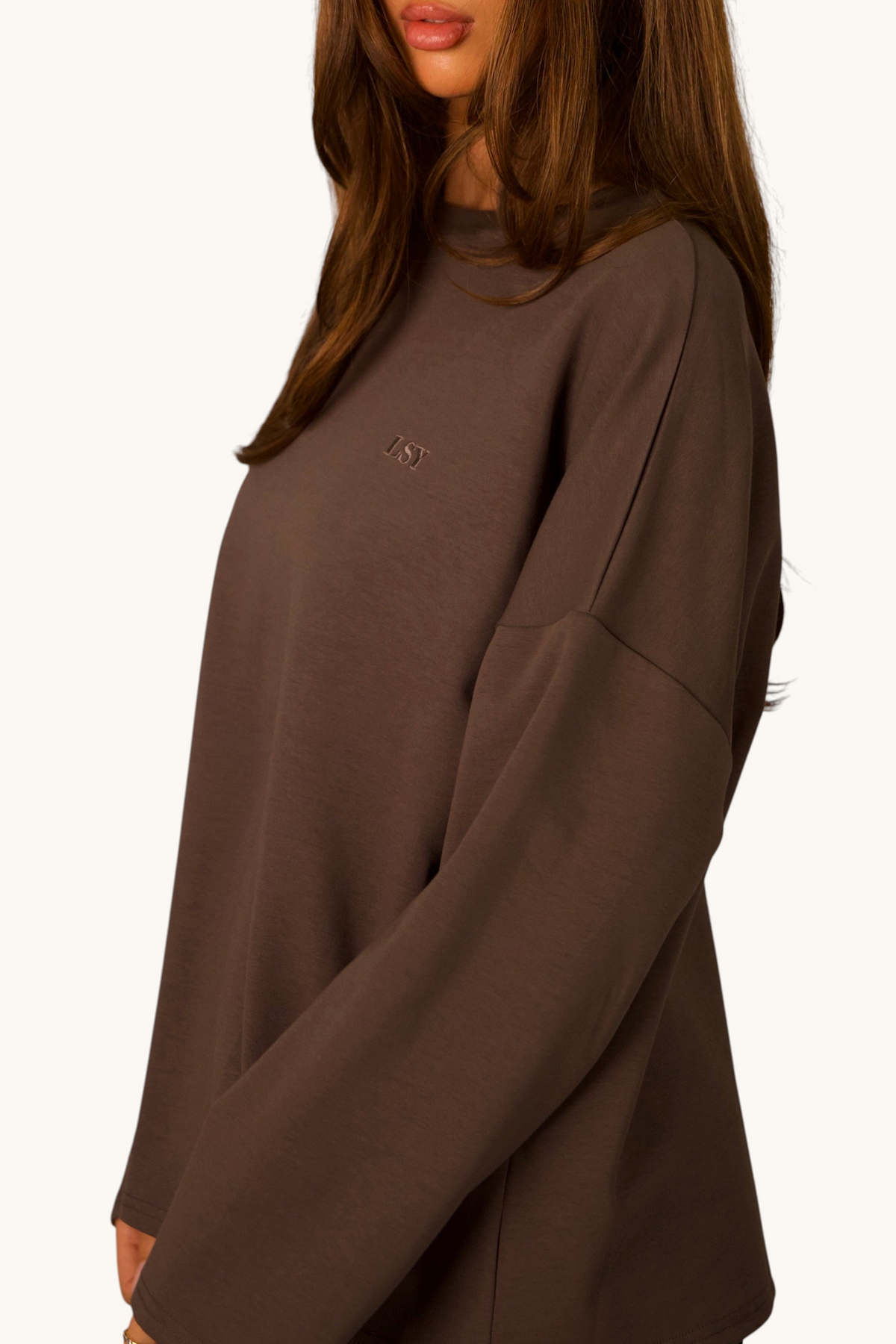 LOSYANA LSY Langarmshirt in Grau aus weicher Baumwolle mit dezentem Logo-Stick