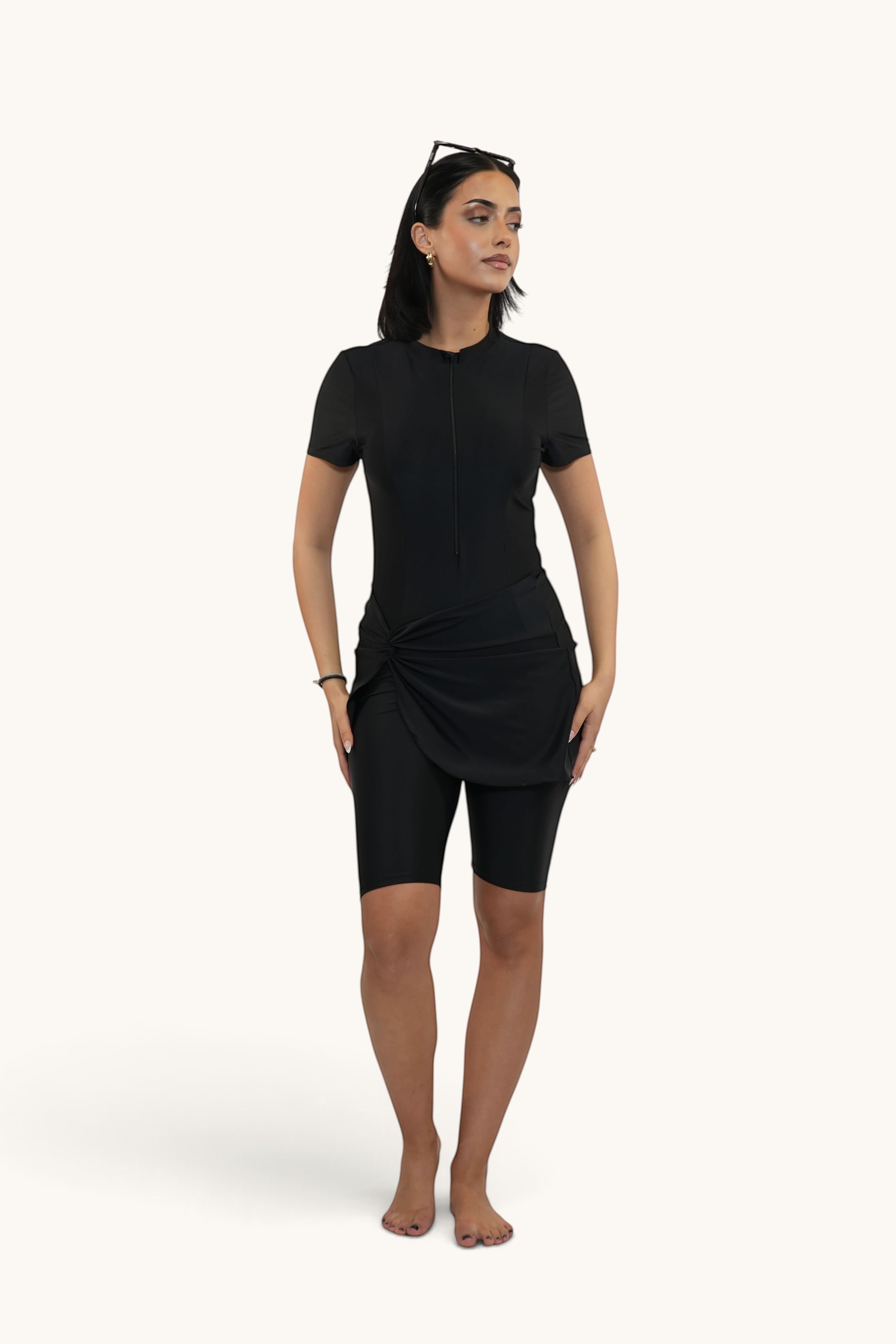 Bunte Luna Marina Schwimmkleidung von Losyana.Shop, zeigt ein modernes Badeoutfit mit bunten Mustern und bequemer Passform.