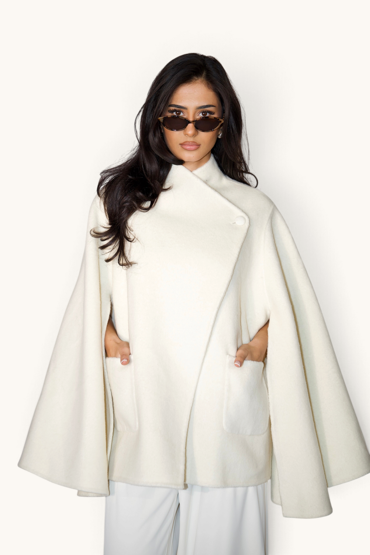 LOYSANA Cape-Jacke aus Wolle in Cremeweiß mit weiter Silhouette