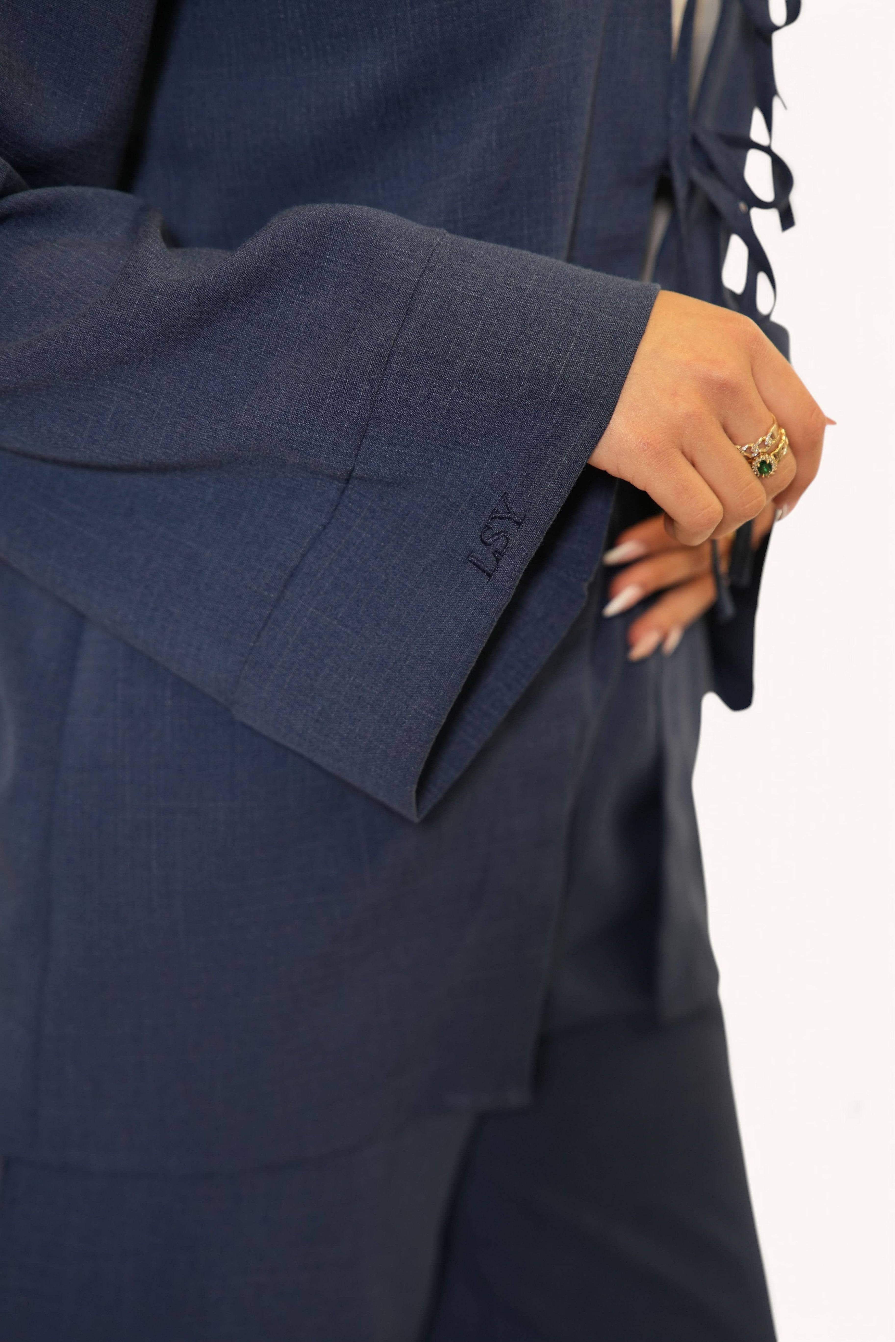 Zweiteiliger Positano Ease Set in Navy von Losyana.Shop, bequemes Loungewear aus weichem Stoff, inklusive Top und Hose.