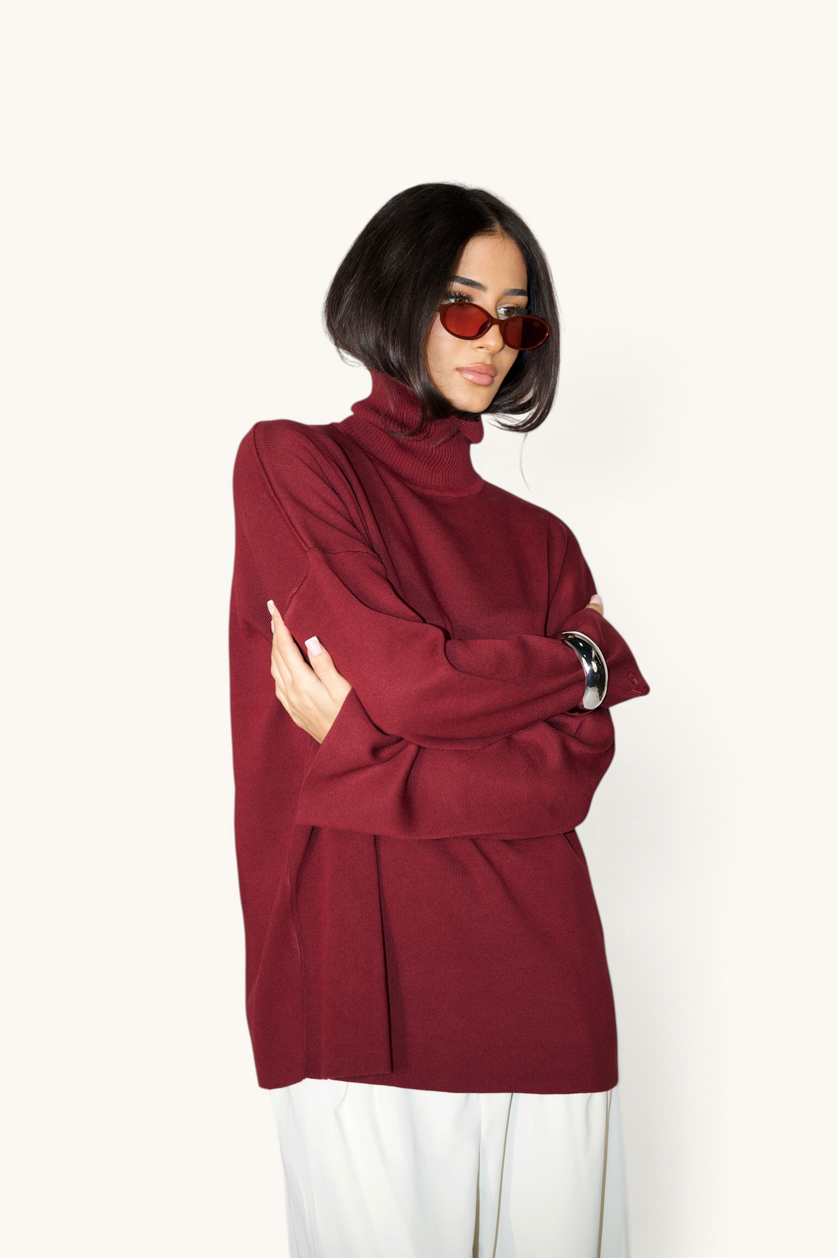 LOSYANA Damen Rollkragenpullover in Bordeaux aus weicher Viskose mit elegantem Schnitt und Sonnenbrille