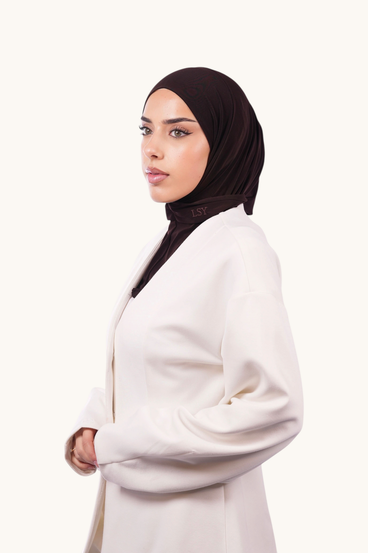 Schwarzer Instant-Hijab in Espresso-Farbe von Losyana.Shop, aus weichem Stoff, perfekt für schnellen, stilvollen Schutz.