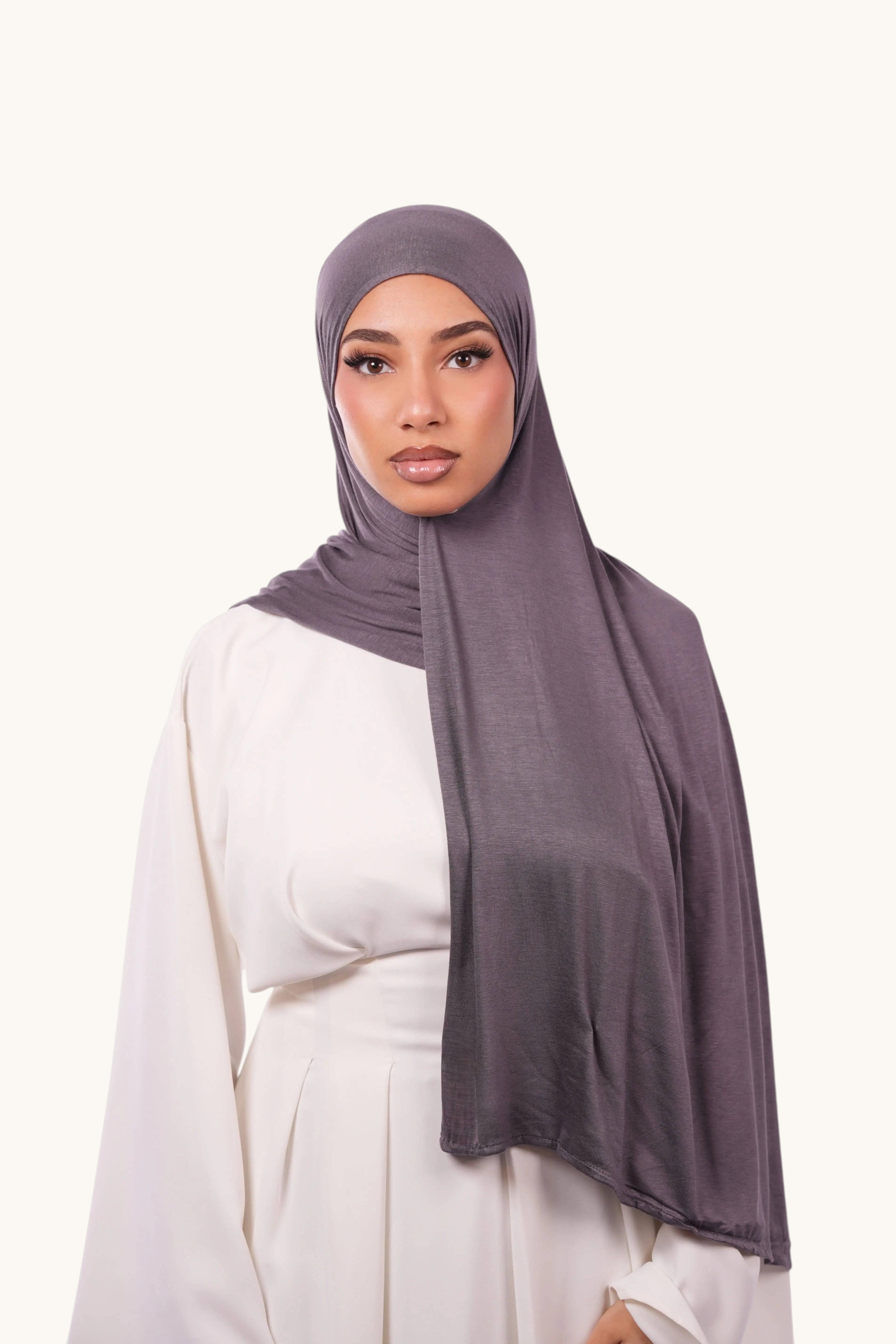 Dunkelgraues Bamboo Jersey von Losyana.Shop, weiches und bequemes Kleidungsstück aus nachhaltigem Bambusmaterial.