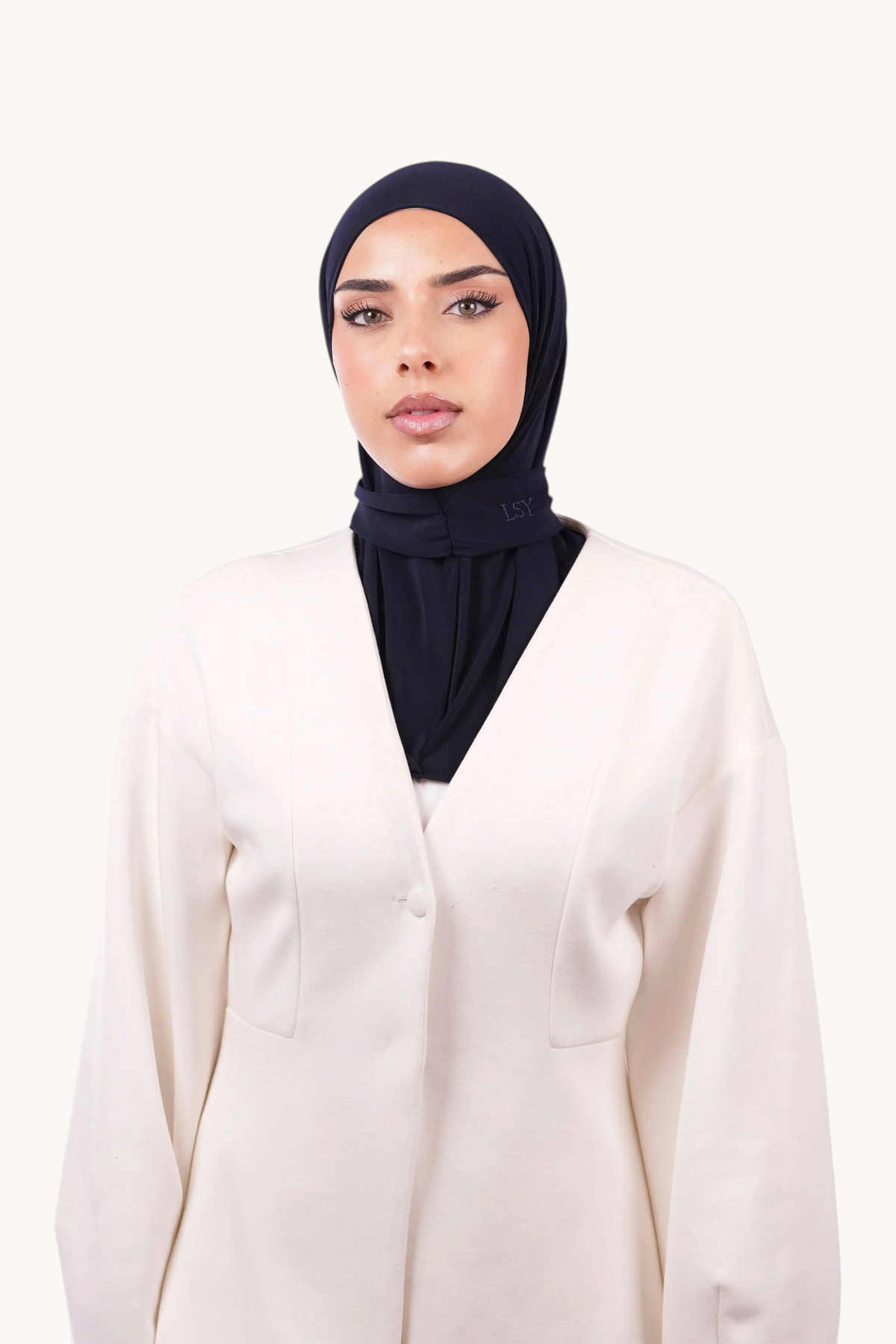 Navy Instant-Hijab von Losyana.Shop, bequem und einfach anzulegen, aus weichem Stoff für einen stilvollen Look