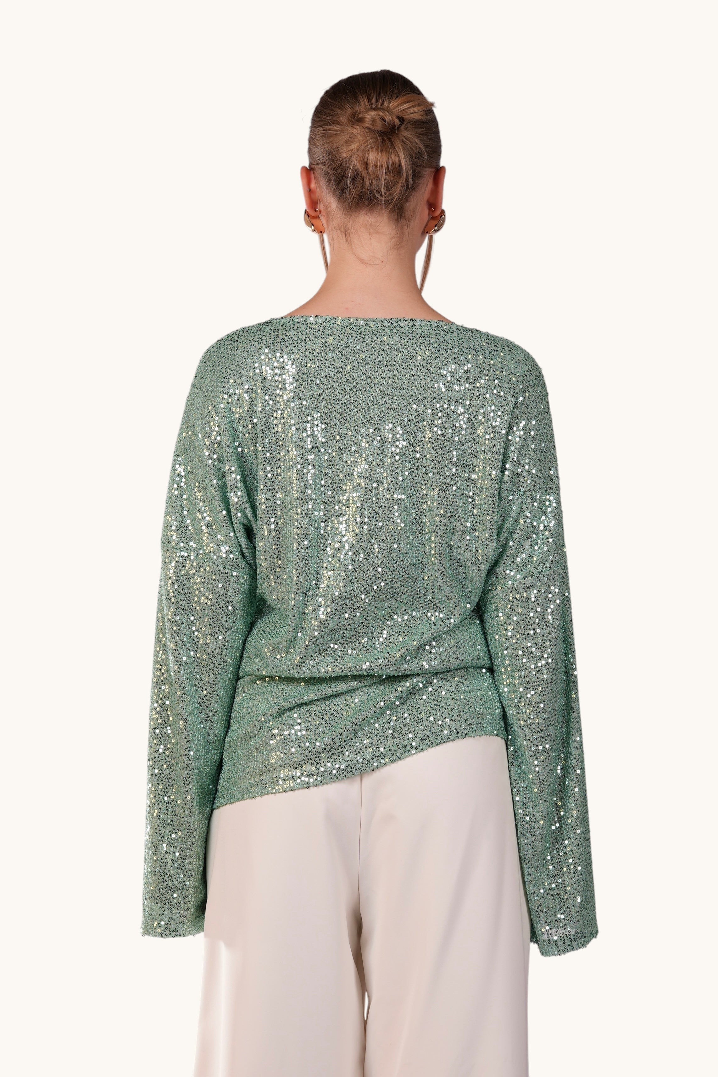 LOSYANA Madrid Oberteil, bequemes Damen-Shirt in neutralem Design, sichtbar auf dem Bild.