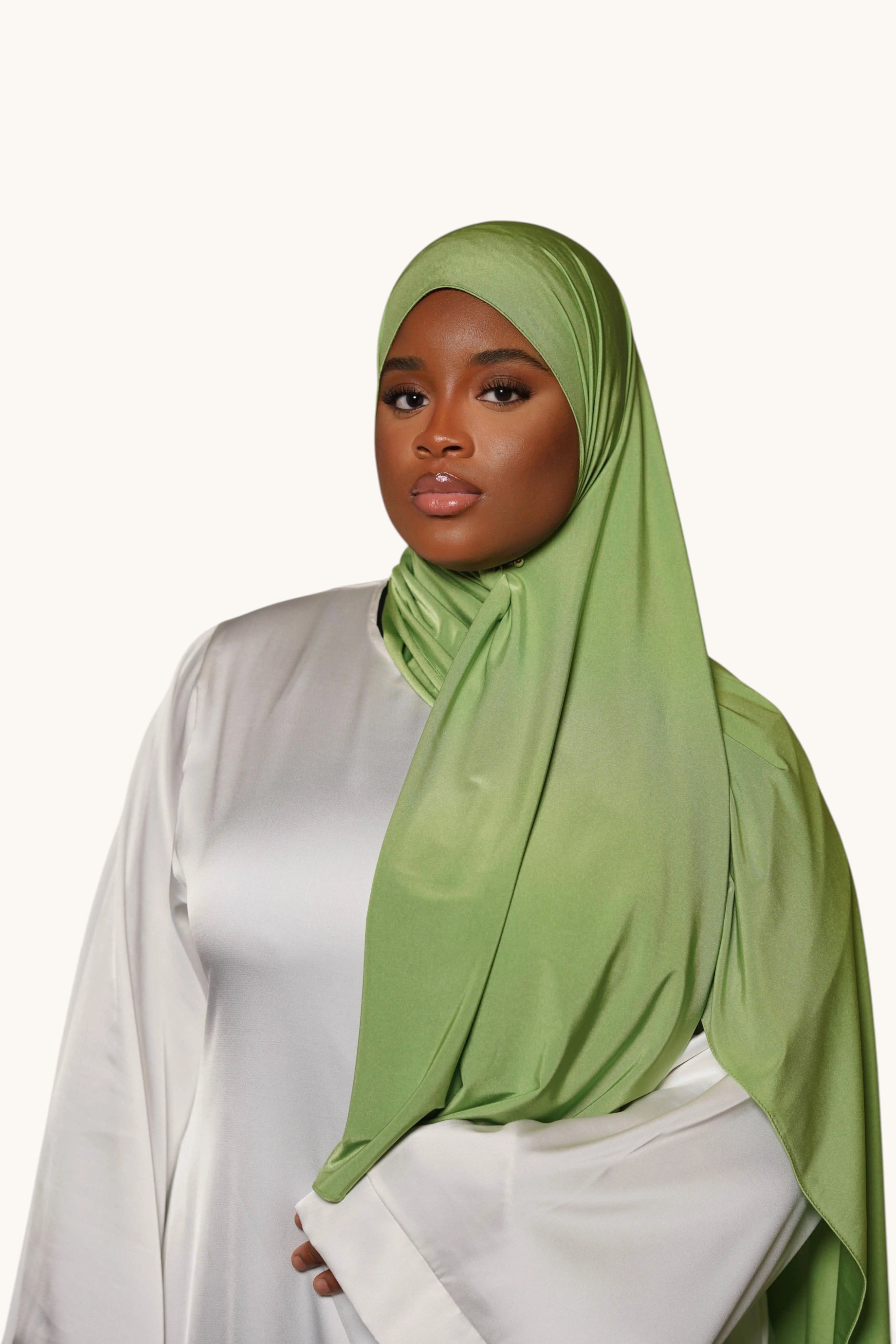 Satin Premium Jersey in Limettengrün von Losyana.Shop, weiches Stoffmuster und glatte Textur, Nahaufnahme des Materials