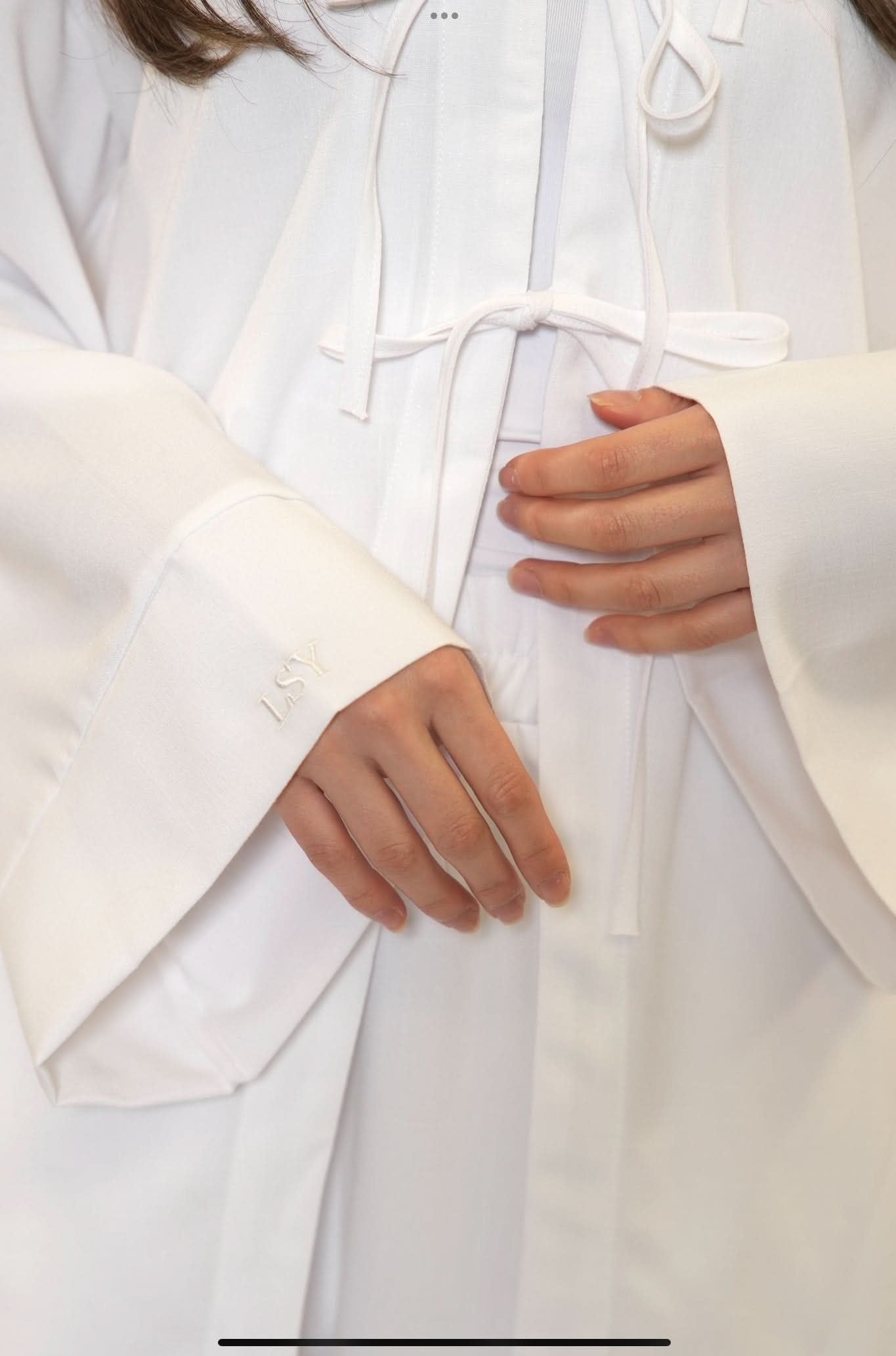 Weißes Losyana.Shop Positano Ease Set Zweiteiler mit bequemem, lockerem Schnitt und angenehmer Stoffqualität, vollständig sichtbar.