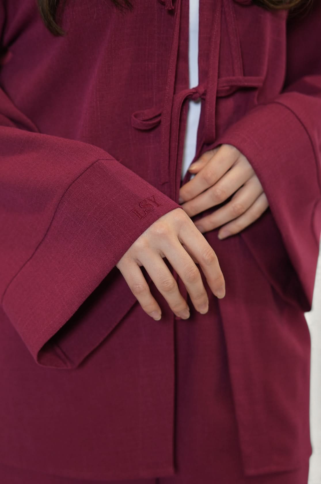 Zweiteiliger Positano Ease Set in Bordeaux von Losyana.Shop, bequemes und elegantes Loungewear für Damen, vollständiges Bild