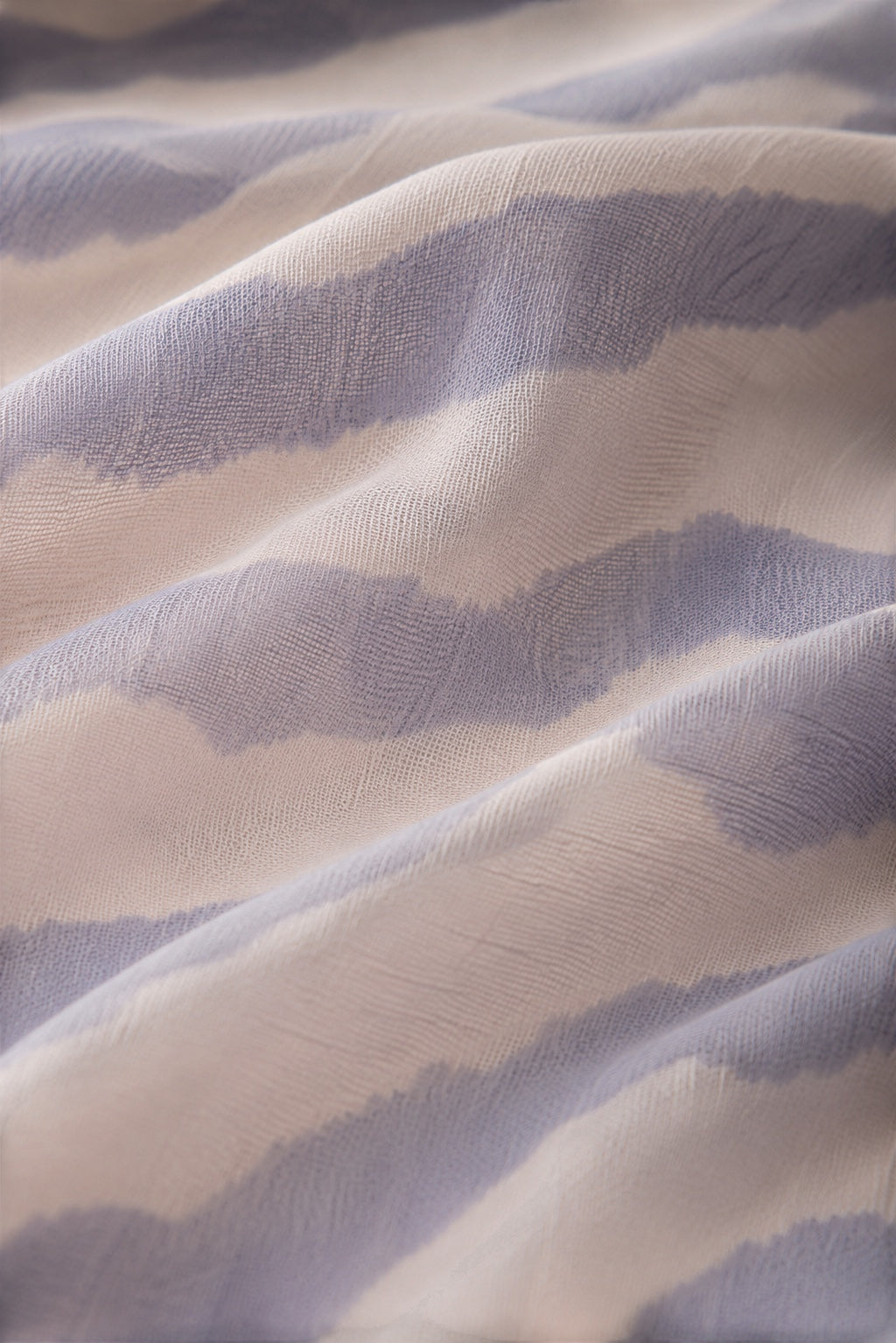 Leichter LOSYANA Modal-Hijab im Ocean Wave Design, weicher Stoff und elegante Muster, bequem und stilvoll für den Alltag.