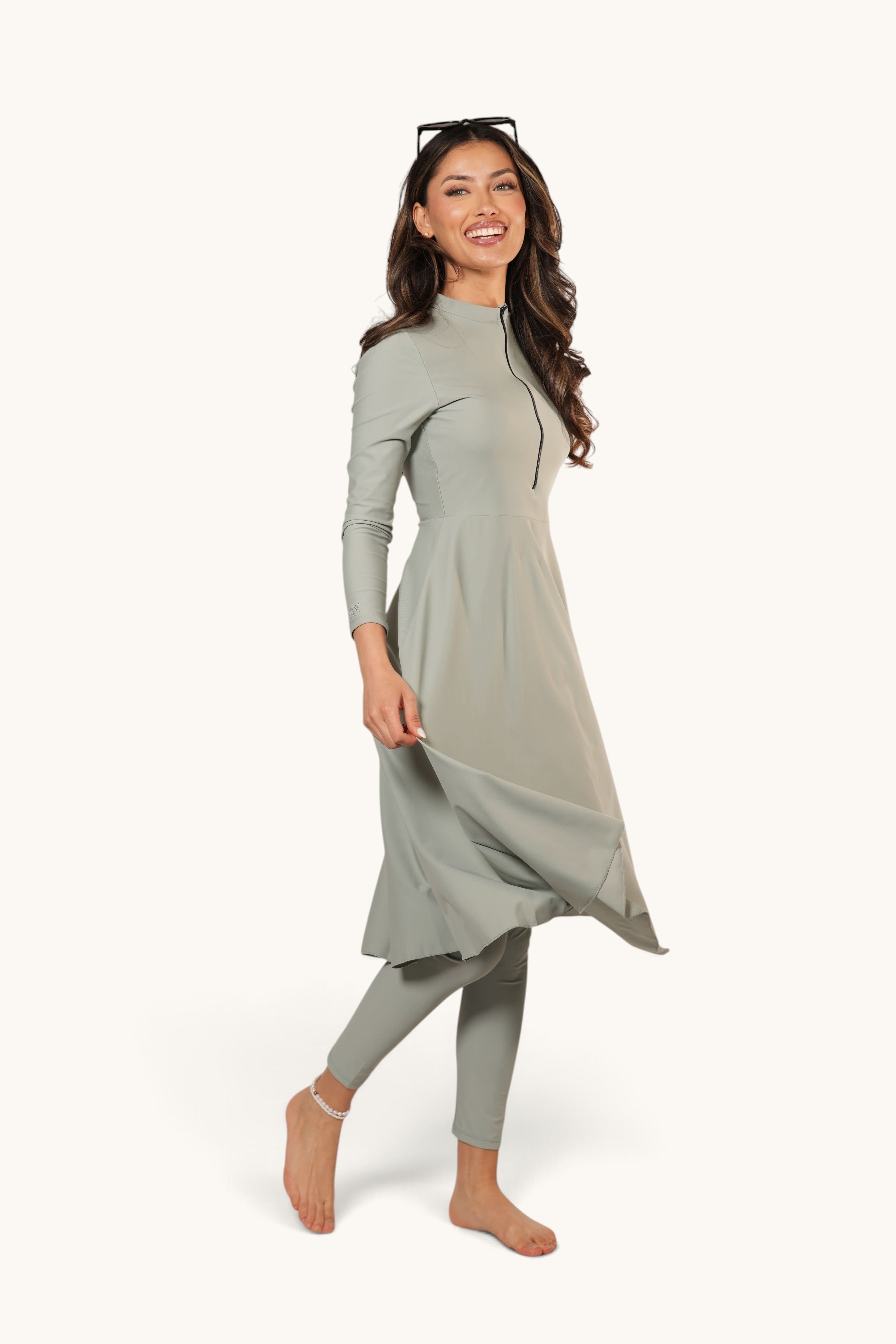 LOSYANA Azzurra mint green three-piece burkini with long tunic and leggings, made from quick-dry UV-resistant fabric.