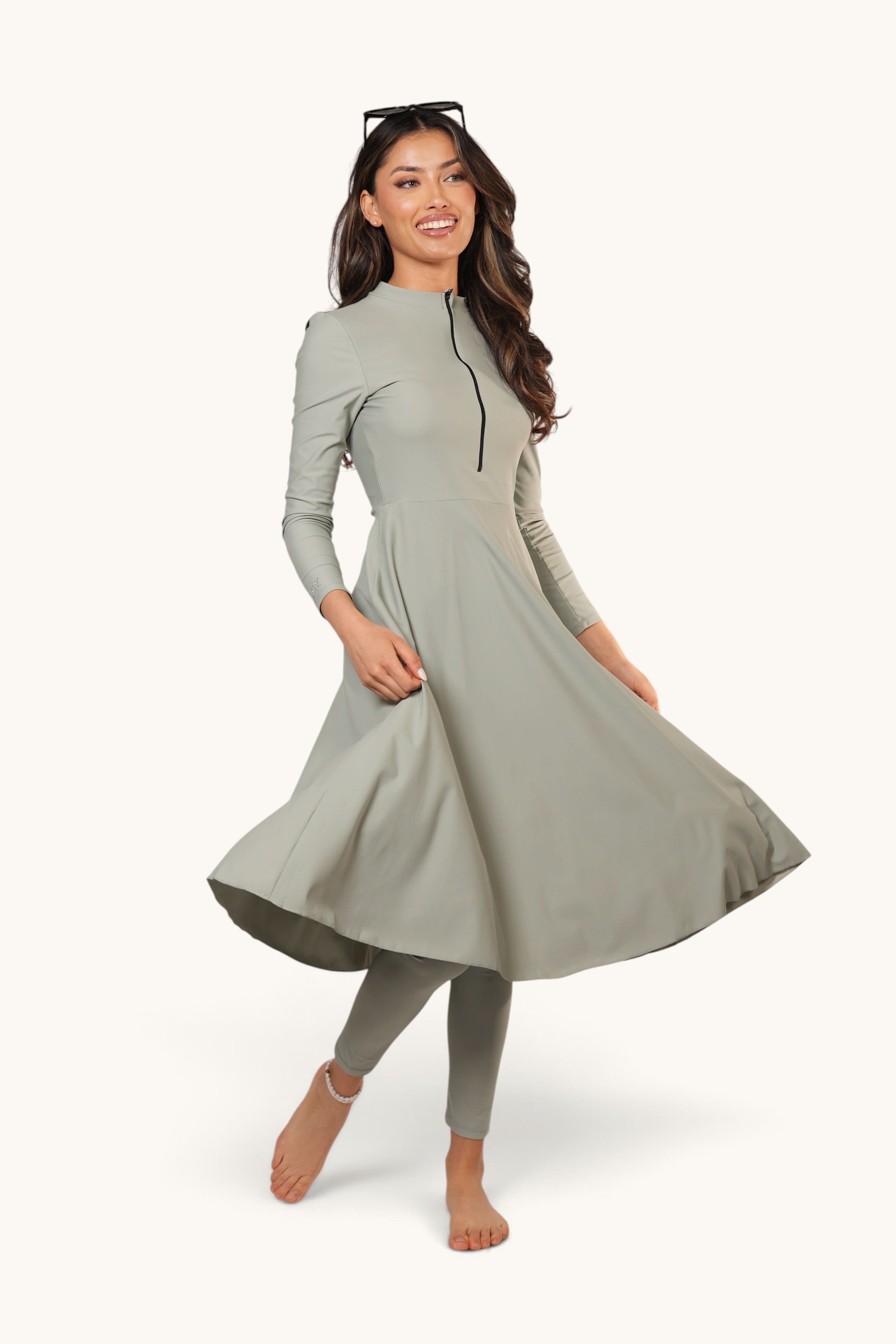 LOSYANA Azzurra mint green three-piece burkini with long-sleeved tunic and leggings, featuring a front zipper.