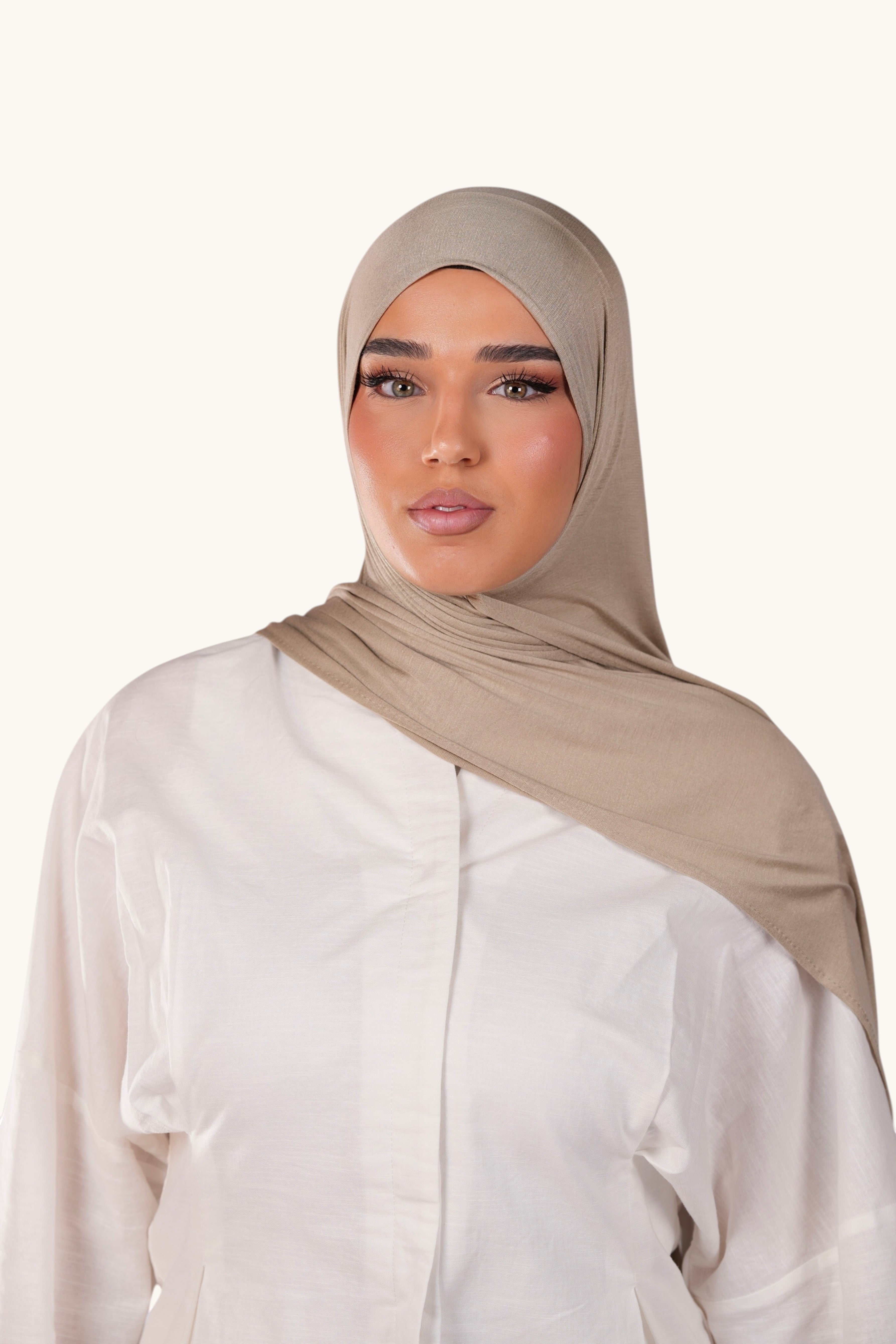 LOSYANA Bamboo Jersey Hijab in Khaki Beige, weicher und fließender Stoff für hohen Tragekomfort