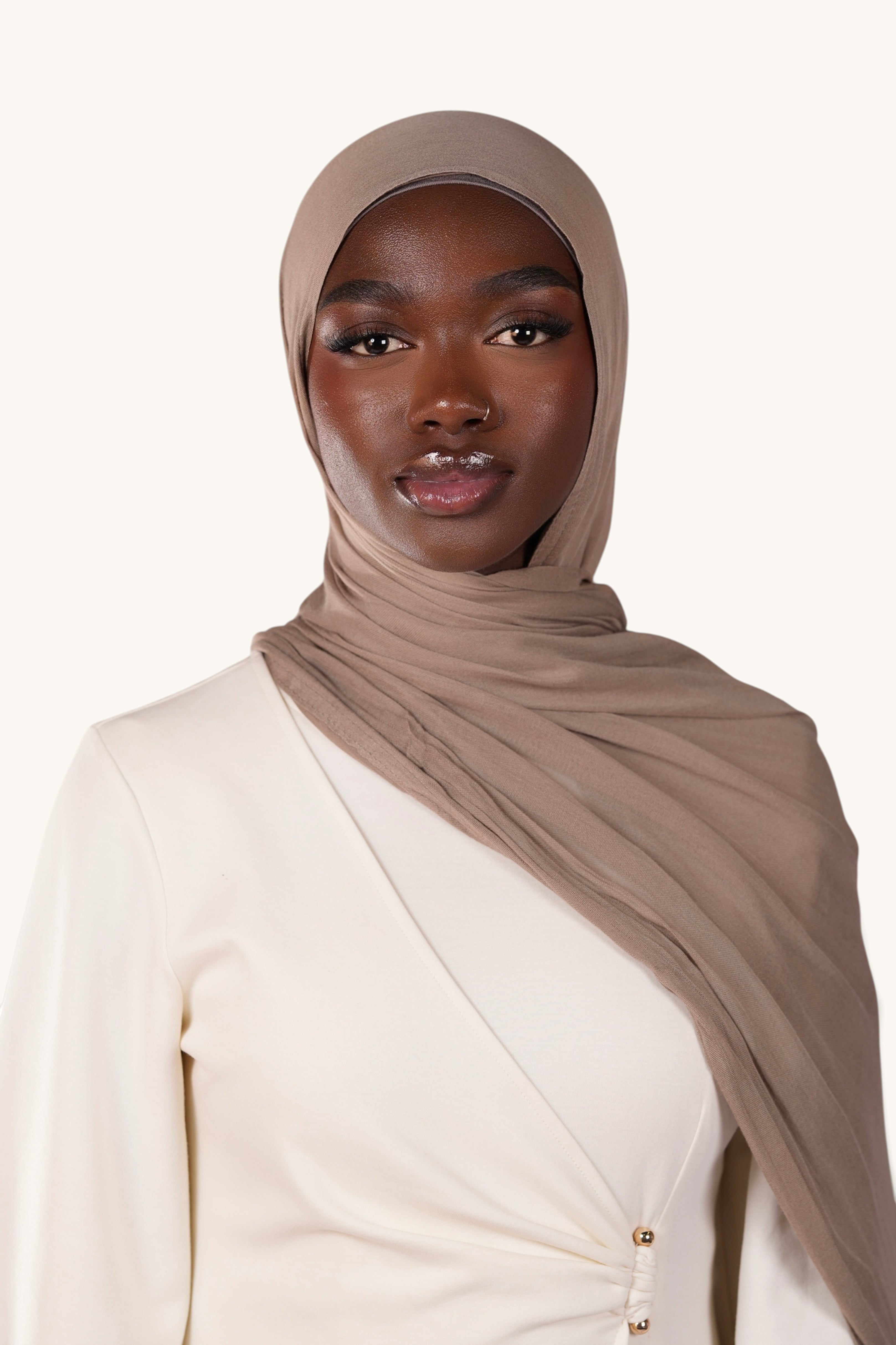 Model wearing a brown LOSYANA lightweight modal hijab with a matching undercap, featuring a soft flowing drape.
