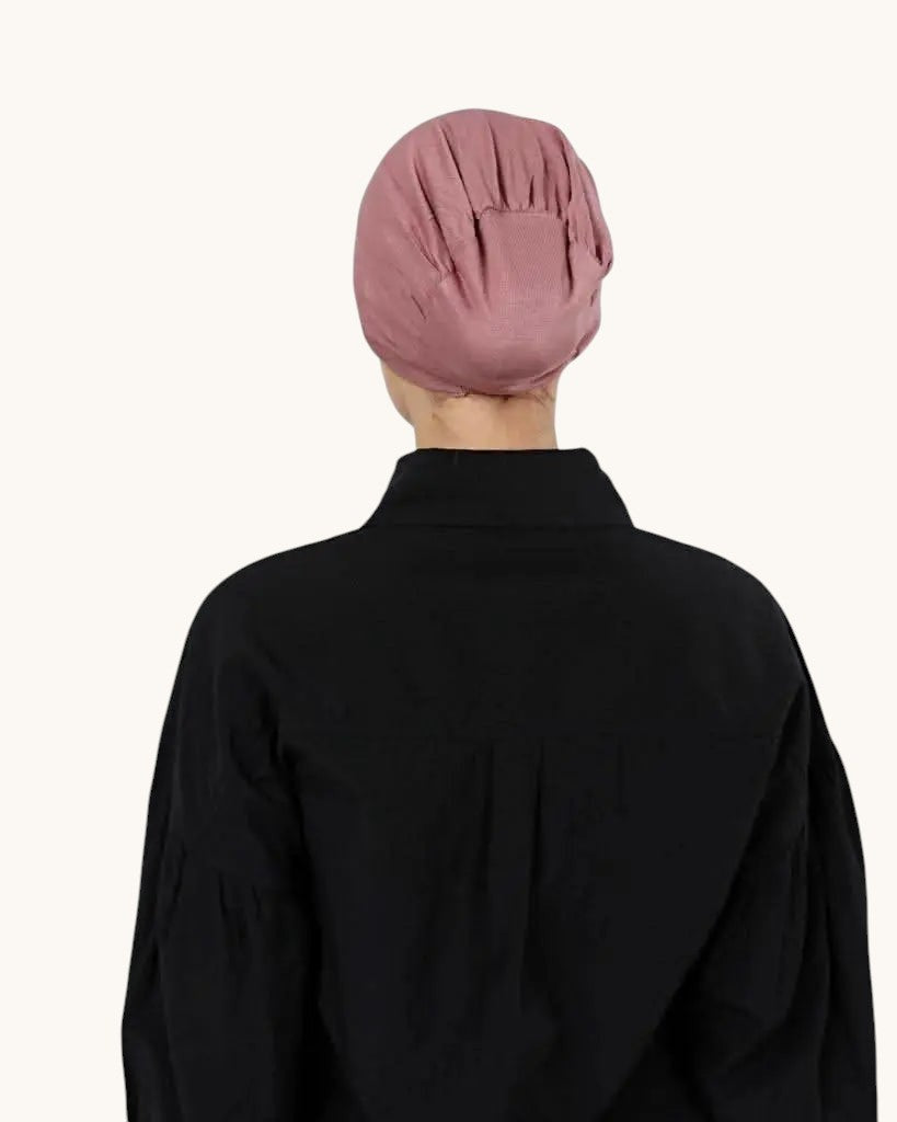 LOSYANA dusty pink basic closed underscarf worn by a model, featuring a gathered back design.