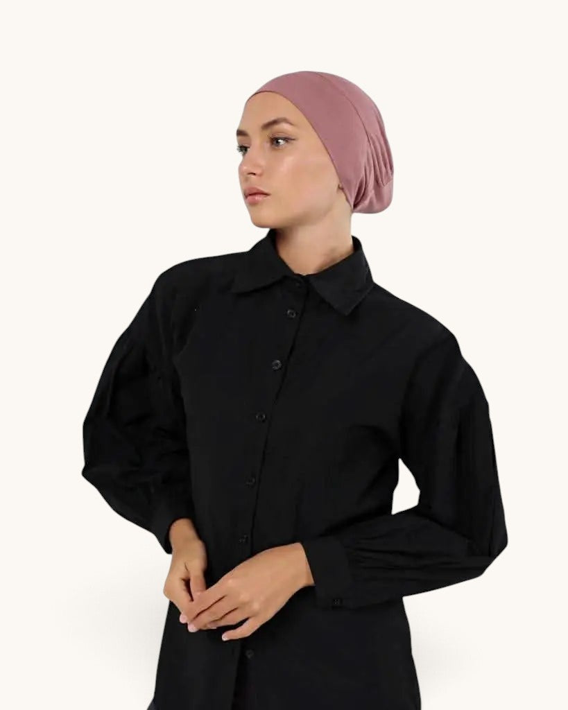 LOSYANA basic closed underscarf in dusty rose worn by a model in a black button-down shirt