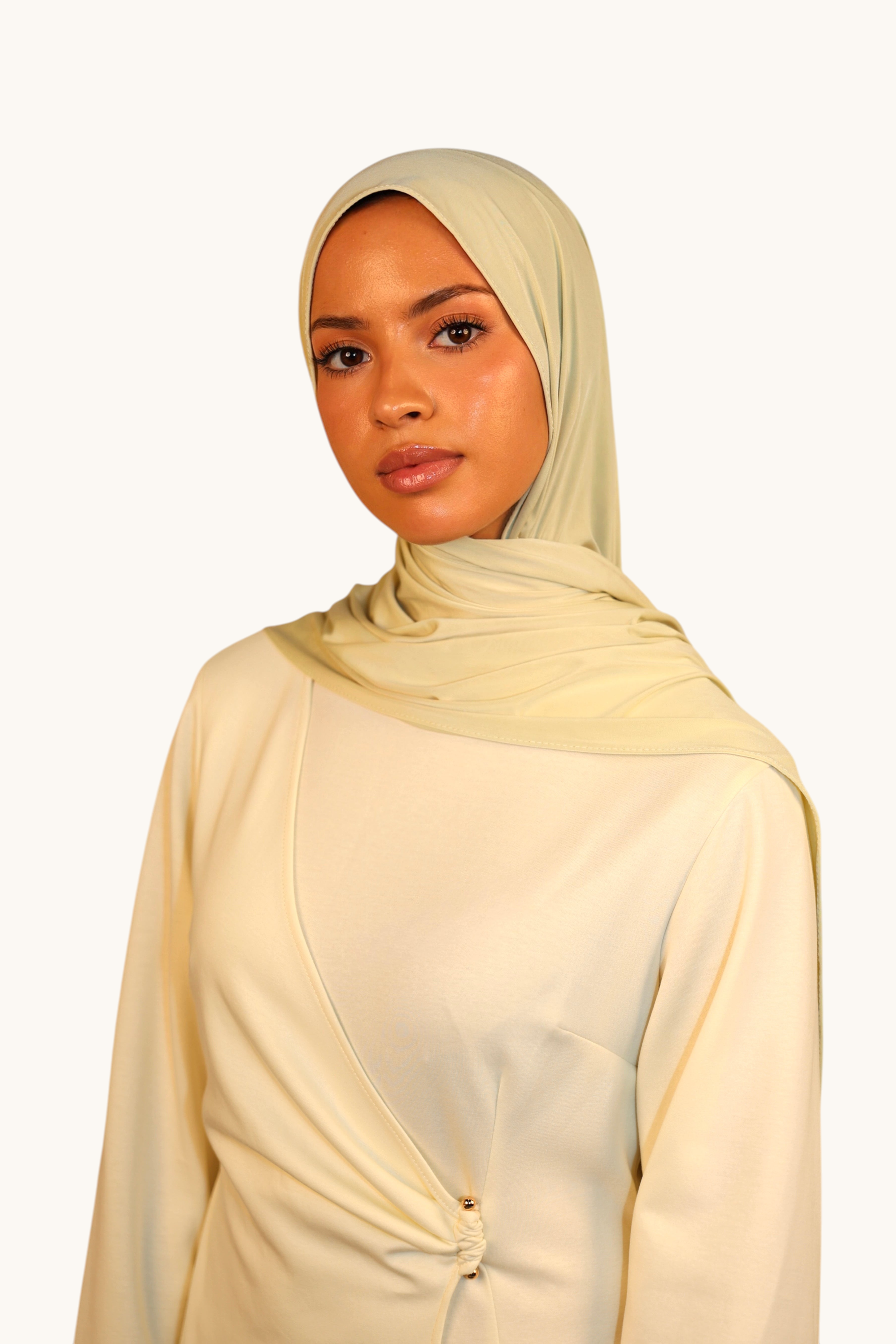 LOSYANA Liquid Jersey hijab in light lime, worn by a model, featuring a soft, breathable, and slightly glossy finish.