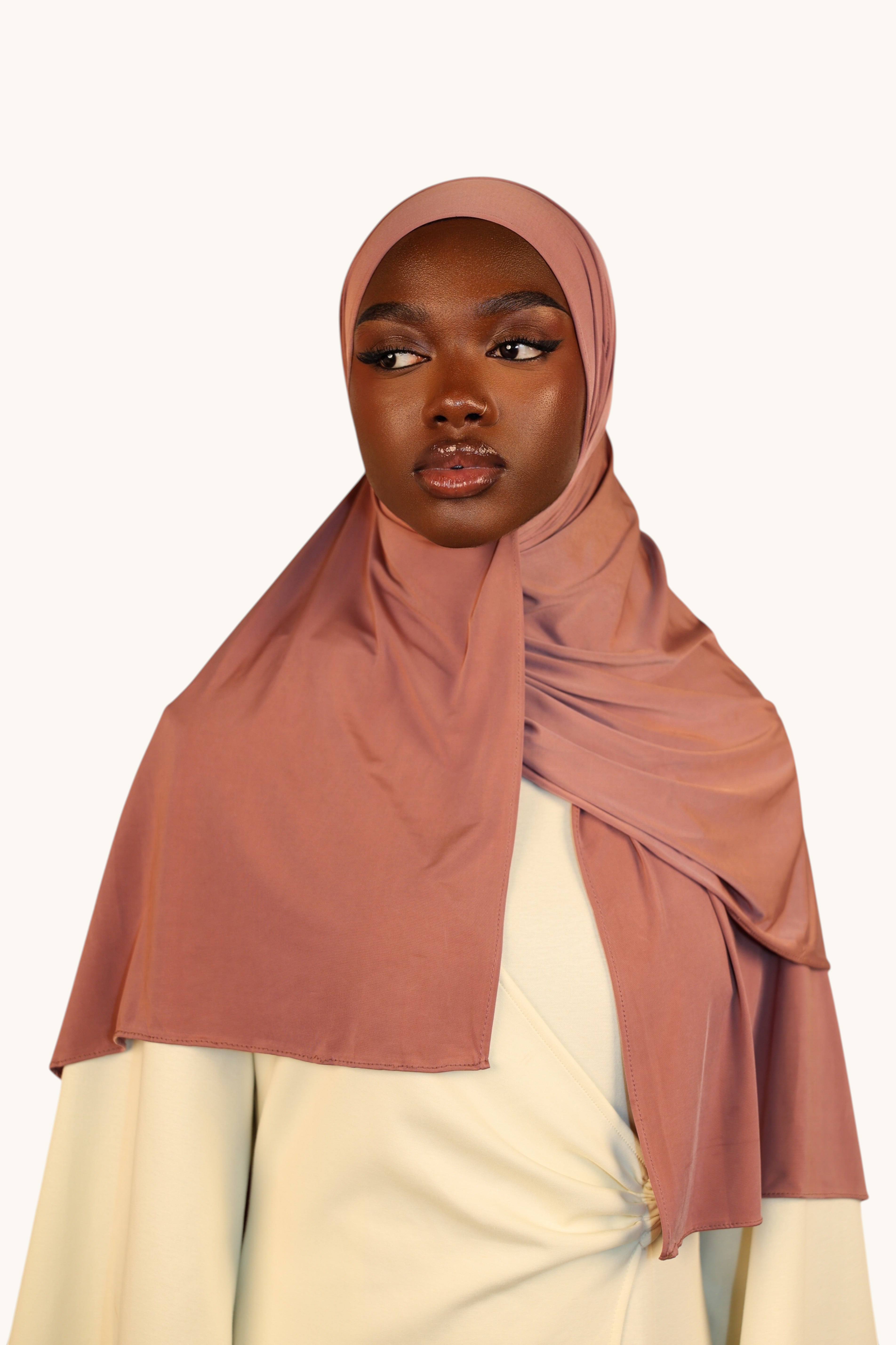 LOSYANA Liquid Jersey hijab in rosewood, a lightweight, slightly shimmering fabric worn by a model.
