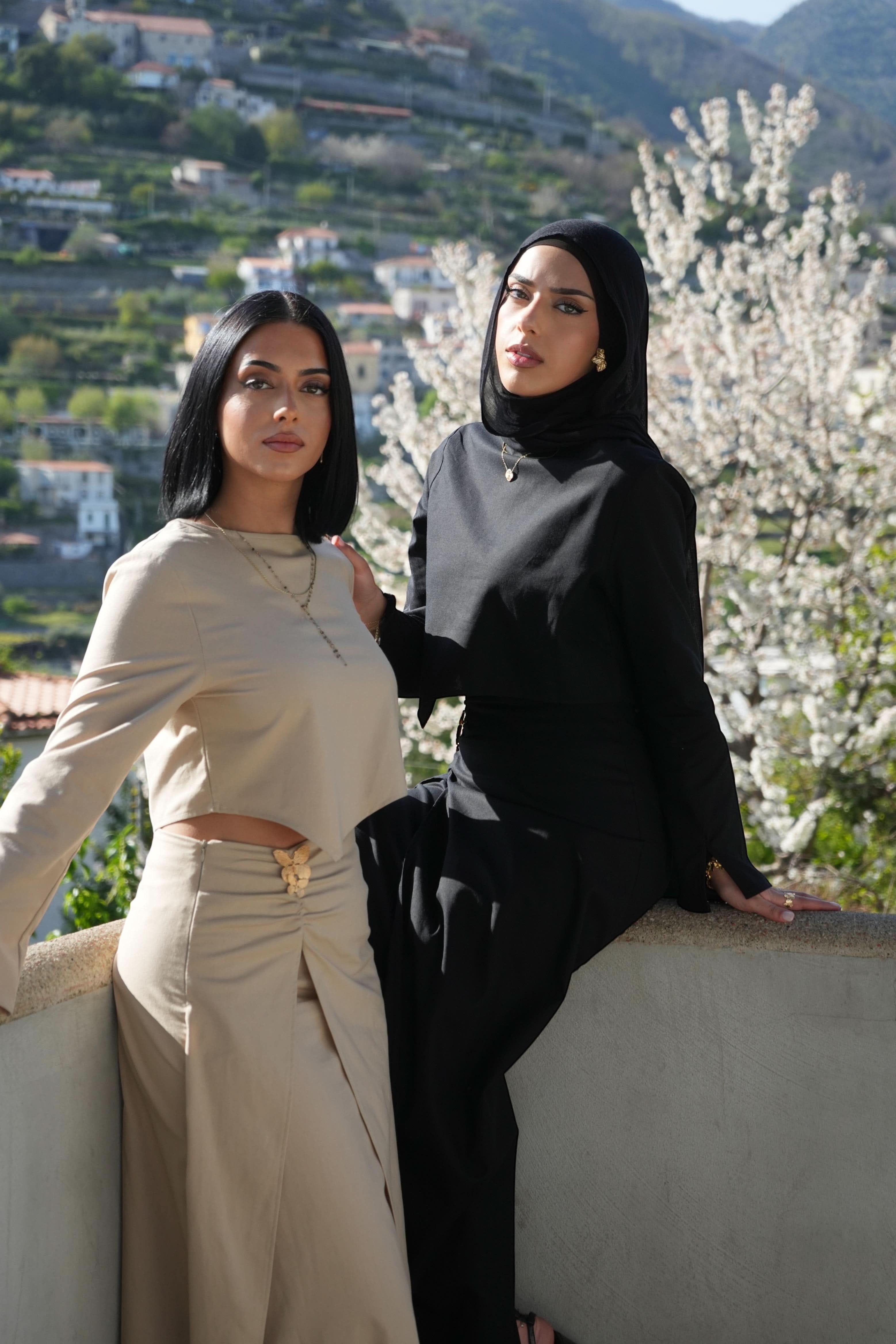 LOSYANA Mediterrance Serenity Set in black worn by a model in a hijab, featuring breathable linen-cotton blend fabric.