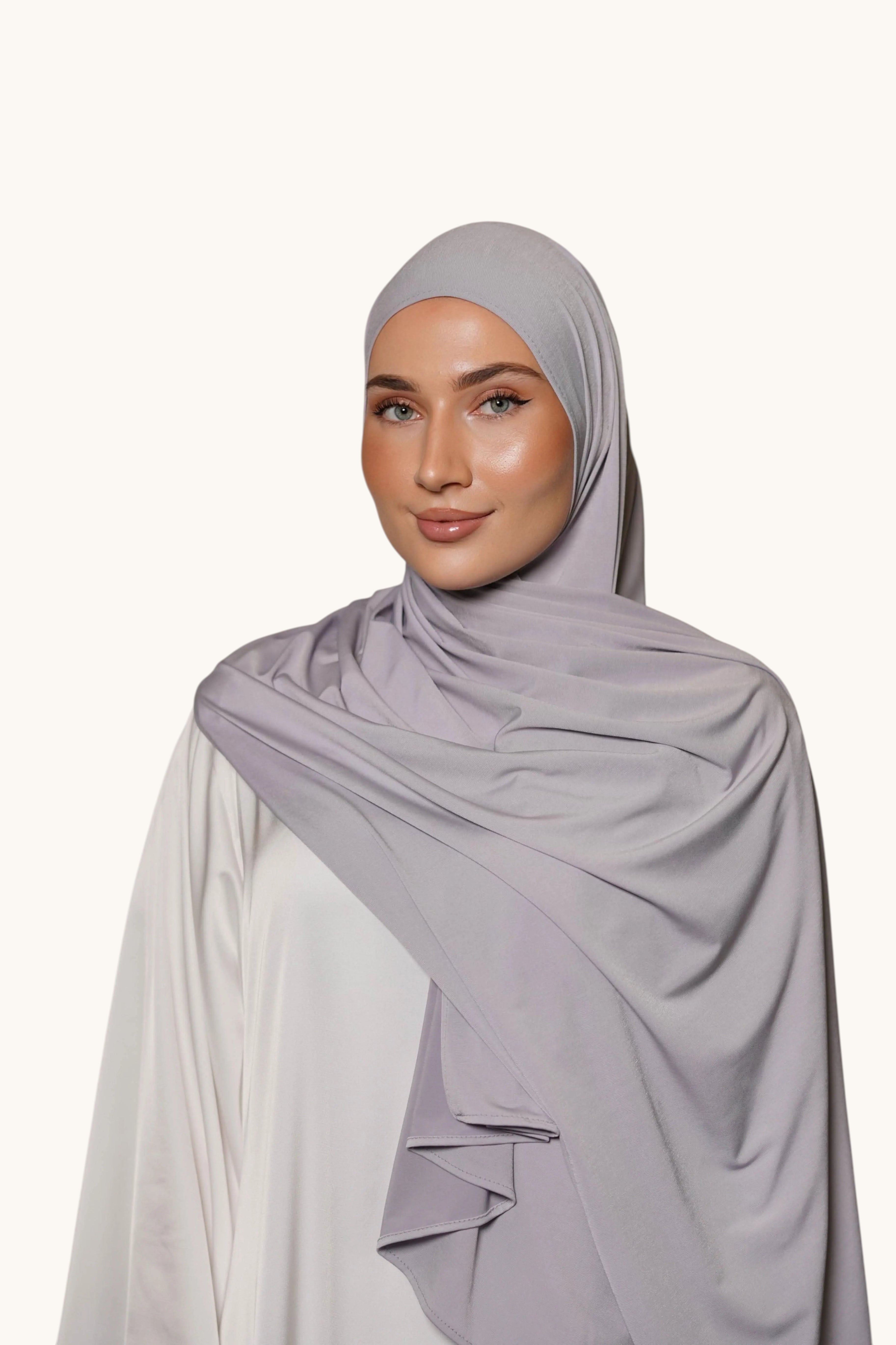 Model wearing a LOSYANA platinum grey premium jersey hijab, featuring a soft, non-transparent, and draped fabric.