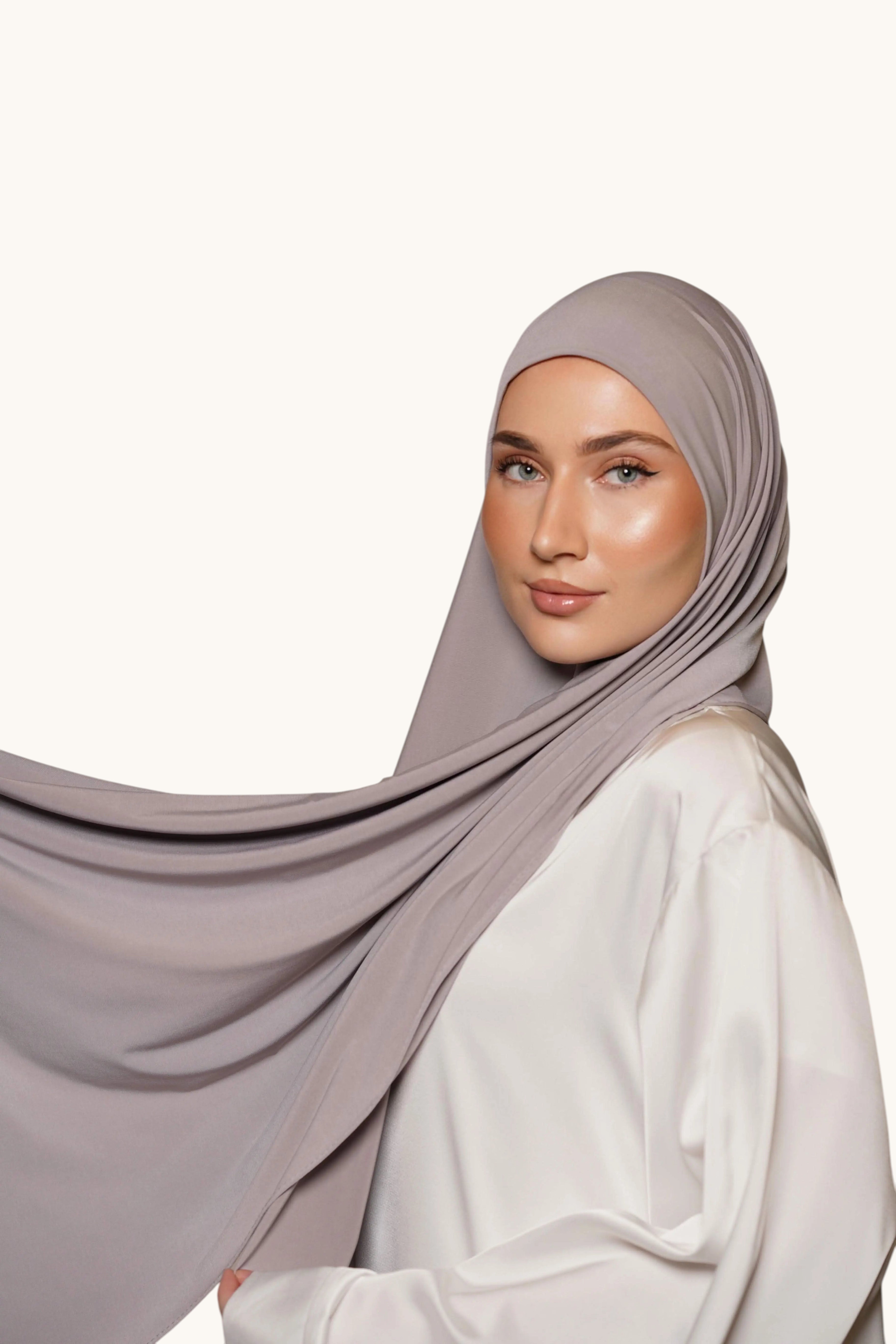 LOSYANA premium grey jersey hijab worn by a woman, featuring soft, non-transparent, and non-slip fabric.