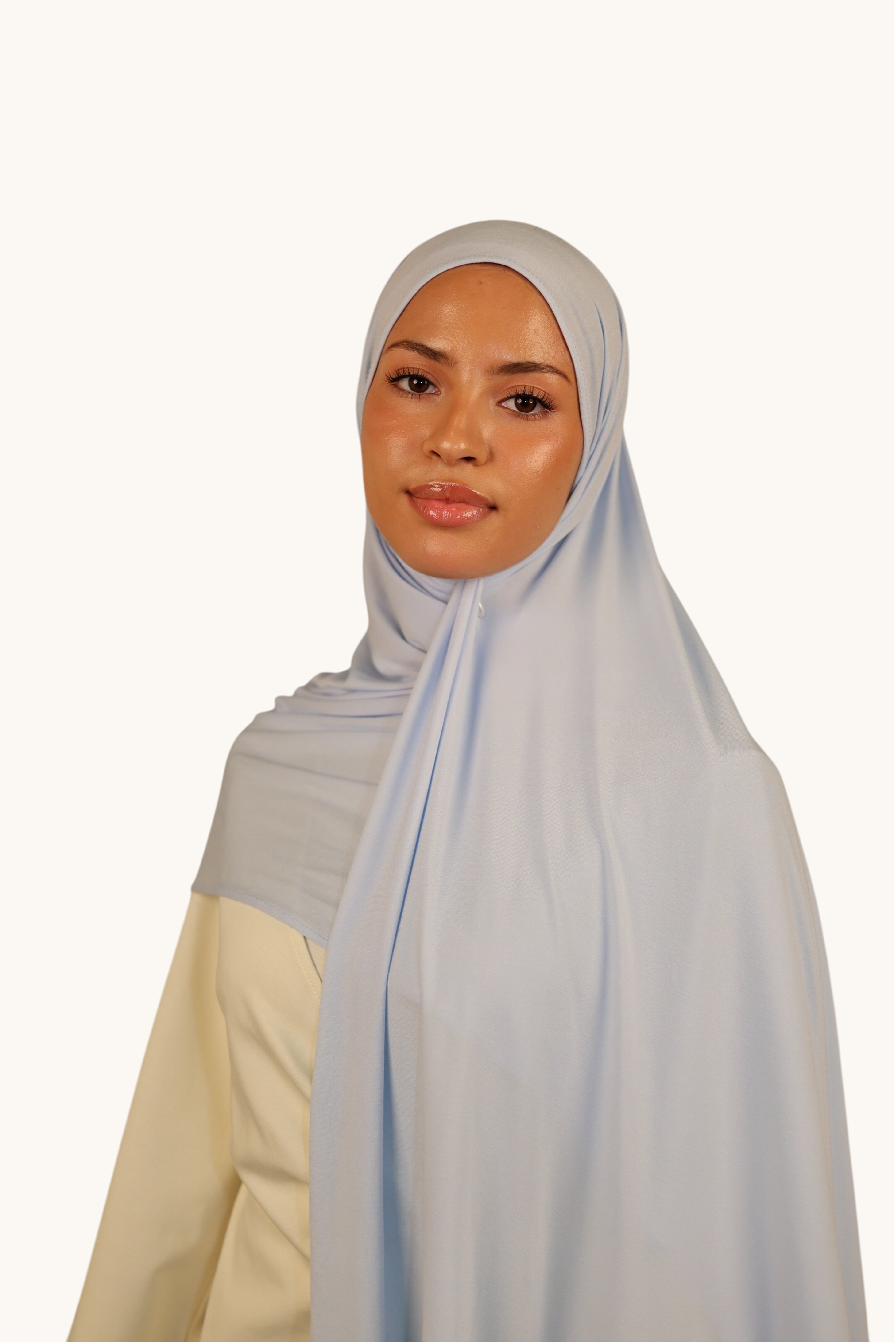 Model wearing a soft baby blue LOSYANA Vela Jersey hijab, featuring a lightweight and breathable fabric.