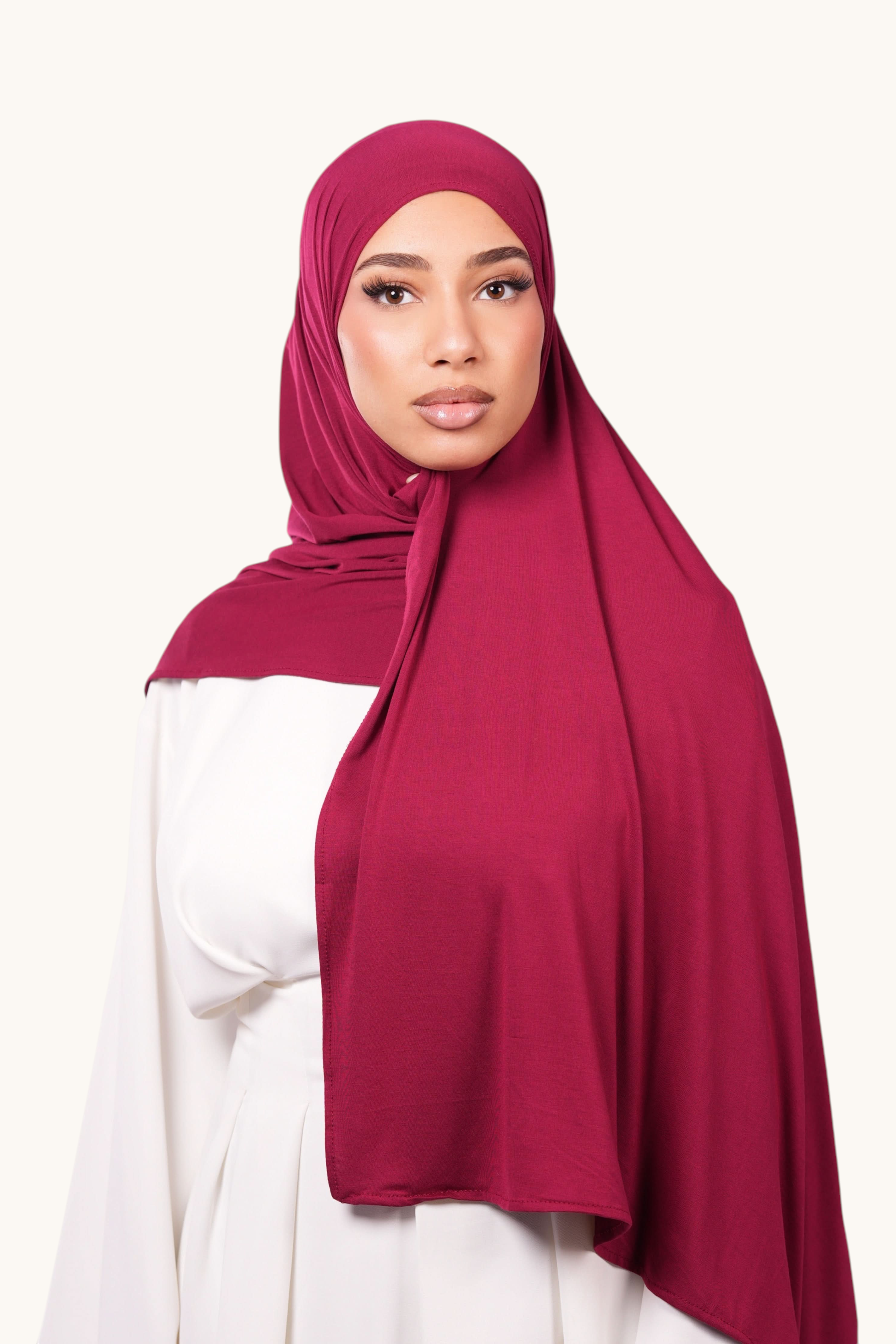 Model wearing a bordeaux LOSYANA Vela Jersey hijab, crafted from soft, breathable, lightweight fabric.