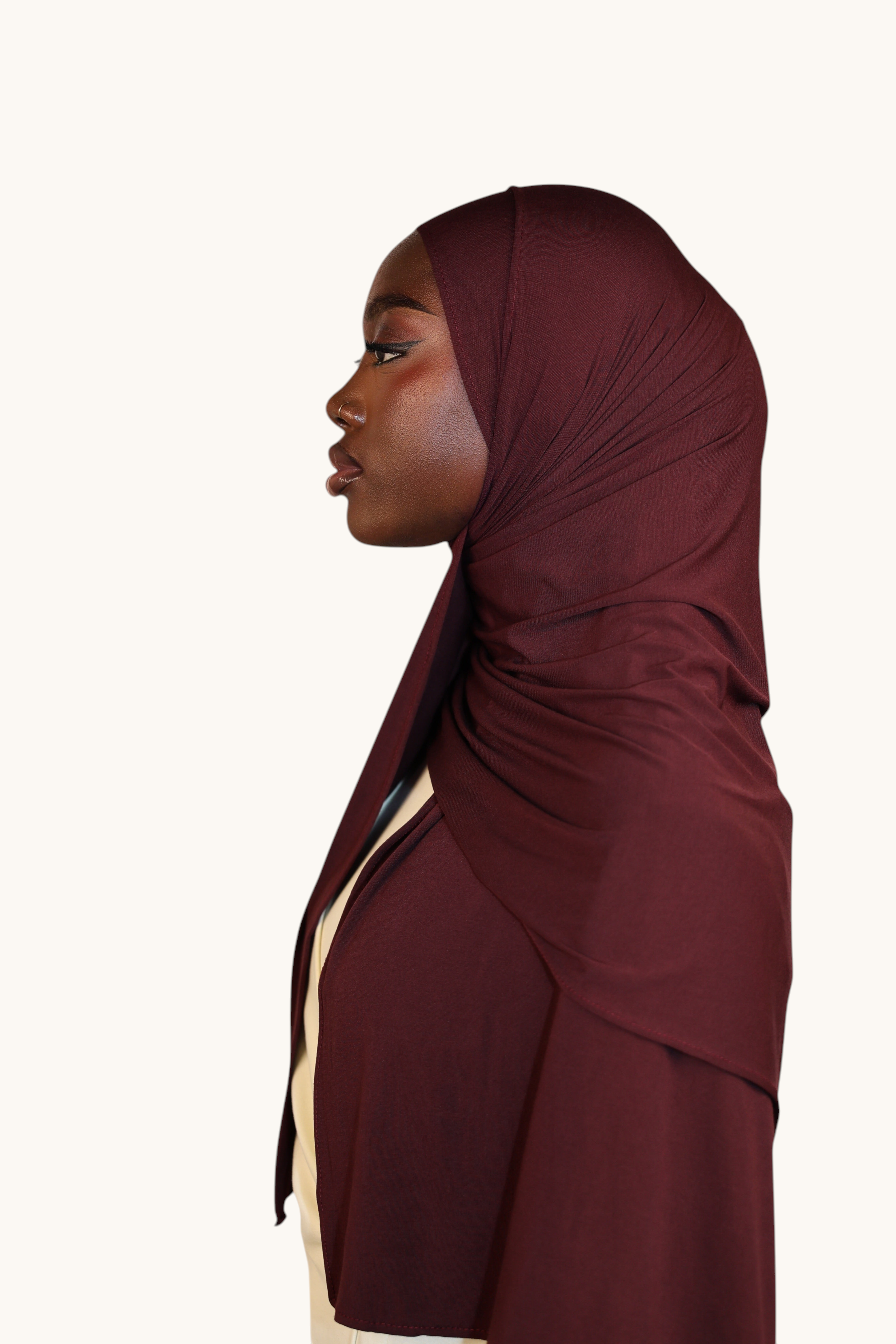 Model wearing a burgundy LOSYANA Vela Jersey hijab, showcasing the soft, breathable fabric and elegant drape.