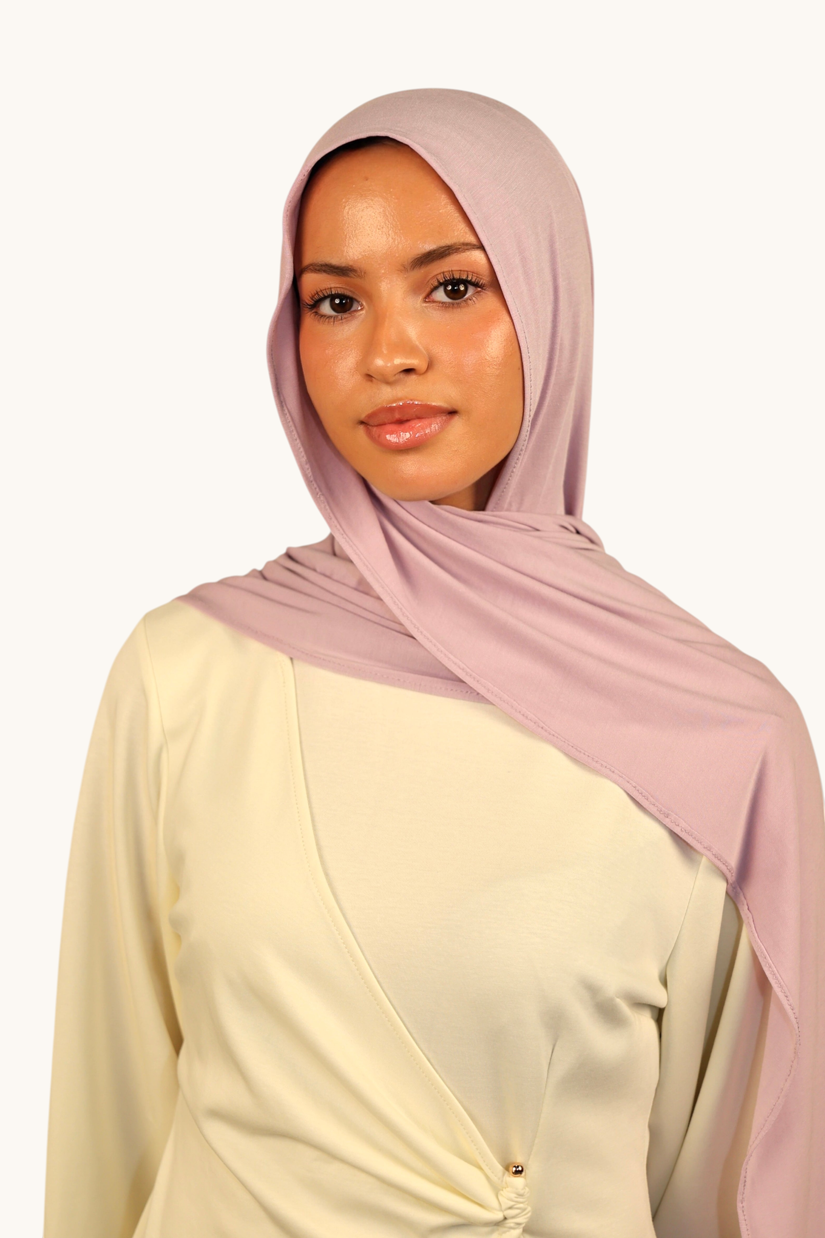 Model wearing a soft lavender LOSYANA Vela Jersey hijab made from breathable, lightweight fabric.